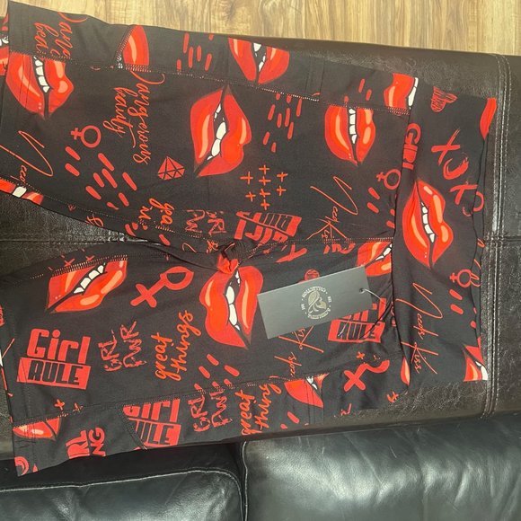 GIRLS RULE LEGGINGS/SHORTS - Picture 2 of 4